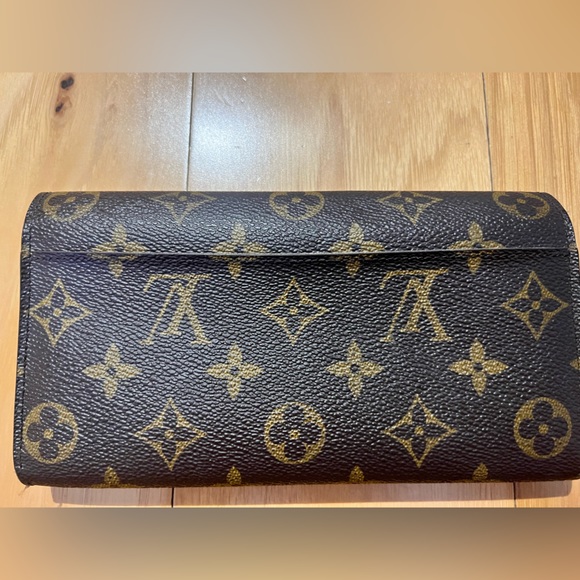 Authentic Louis Vuitton Sarah Wallet - Picture 11 of 13